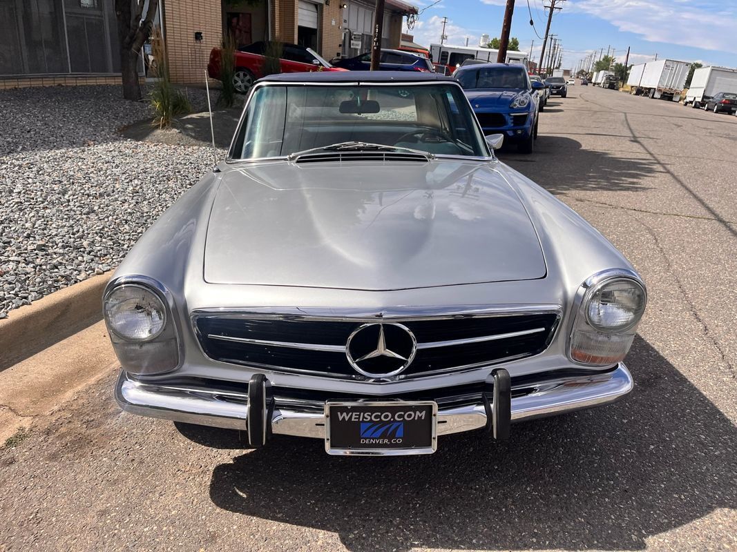 Mercedes-Benz-200-Series-1968-Silver-Blue-18755-6