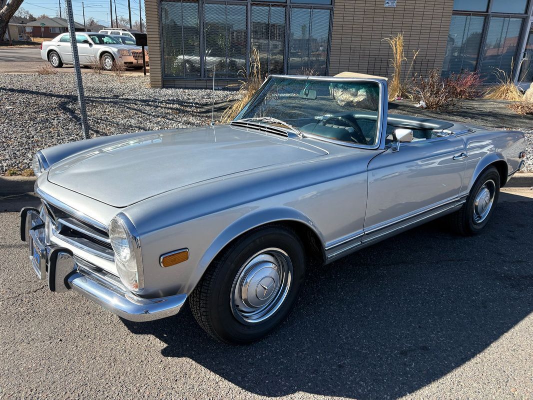 Mercedes-Benz 200-Series  1968 à vendre