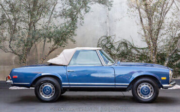 Mercedes-Benz-200-Series-1969-Blue-Other-Color-0-9