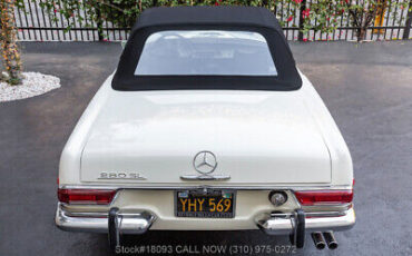 Mercedes-Benz-200-Series-1969-White-Other-Color-0-10