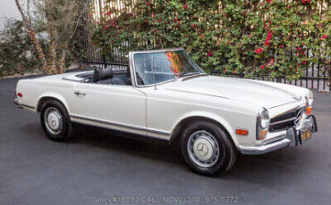 Mercedes-Benz-200-Series-1969-White-Other-Color-0-2