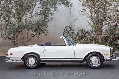 Mercedes-Benz-200-Series-1969-White-Other-Color-0-3