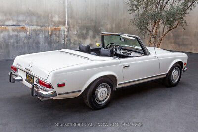 Mercedes-Benz-200-Series-1969-White-Other-Color-0-4