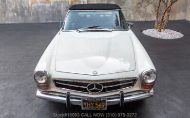 Mercedes-Benz-200-Series-1969-White-Other-Color-0-8