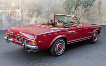 Mercedes-Benz-200-Series-1970-Red-Other-Color-0-4