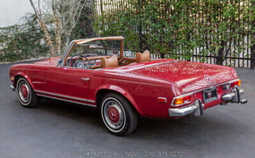 Mercedes-Benz-200-Series-1970-Red-Other-Color-0-6