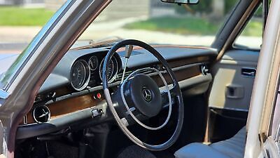 Mercedes-Benz-200-Series-Berline-1968-Gray-Gray-69590-12