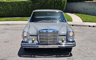 Mercedes-Benz-200-Series-Berline-1968-Gray-Gray-69590-2