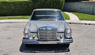 Mercedes-Benz-200-Series-Berline-1968-Gray-Gray-69590-2