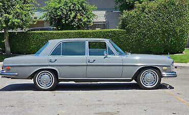 Mercedes-Benz-200-Series-Berline-1968-Gray-Gray-69590-5