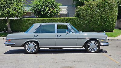 Mercedes-Benz-200-Series-Berline-1968-Gray-Gray-69590-5