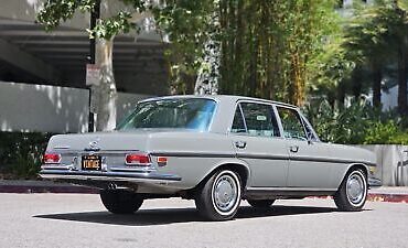 Mercedes-Benz-200-Series-Berline-1968-Gray-Gray-69590-6