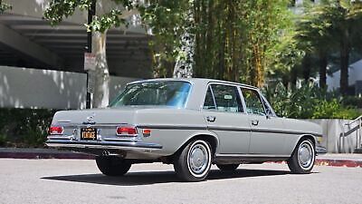 Mercedes-Benz-200-Series-Berline-1968-Gray-Gray-69590-6