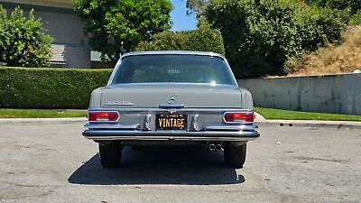 Mercedes-Benz-200-Series-Berline-1968-Gray-Gray-69590-8