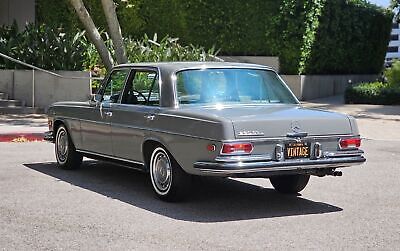 Mercedes-Benz-200-Series-Berline-1968-Gray-Gray-69590-9