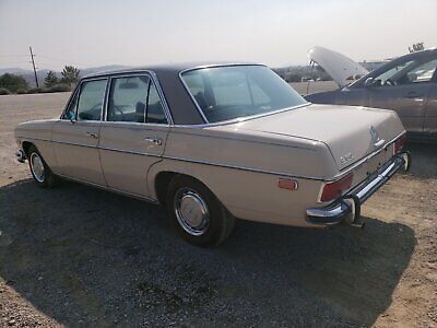 Mercedes-Benz-200-Series-Berline-1969-Tan-Black-78275-2