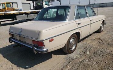 Mercedes-Benz-200-Series-Berline-1969-Tan-Black-78275-3