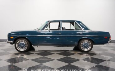 Mercedes-Benz-200-Series-Berline-1970-Blue-Blue-88166-2