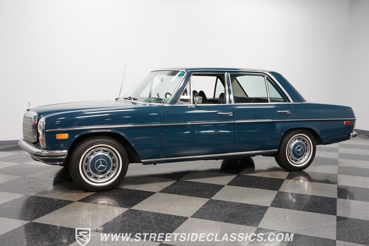 Mercedes-Benz-200-Series-Berline-1970-Blue-Blue-88166-6