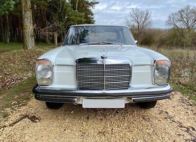 Mercedes-Benz-200-Series-Berline-1972-White-Blue-60400-1