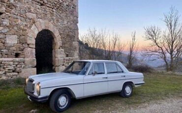 Mercedes-Benz-200-Series-Berline-1972-White-Blue-60400-2