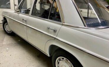 Mercedes-Benz-200-Series-Berline-1972-White-Blue-60400-3