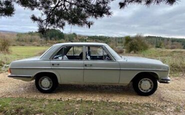 Mercedes-Benz-200-Series-Berline-1972-White-Blue-60400-4