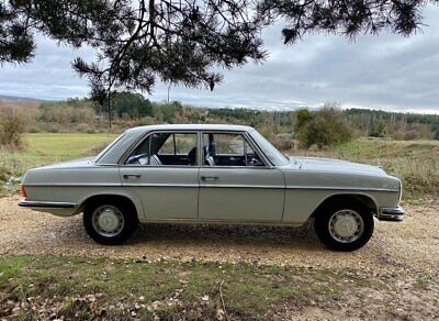 Mercedes-Benz-200-Series-Berline-1972-White-Blue-60400-4