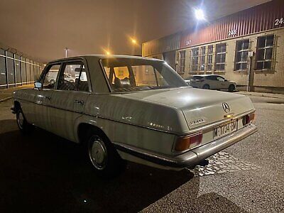 Mercedes-Benz-200-Series-Berline-1972-White-Blue-60400-7