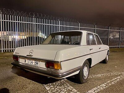 Mercedes-Benz-200-Series-Berline-1972-White-Blue-60400-8