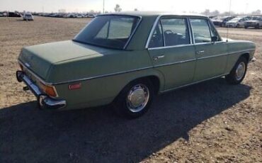 Mercedes-Benz-200-Series-Berline-1973-Green-Tan-125997-6