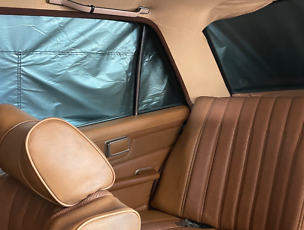 Mercedes-Benz-200-Series-Berline-1973-Green-Tan-150084-11