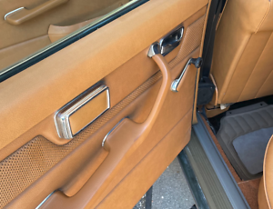 Mercedes-Benz-200-Series-Berline-1973-Green-Tan-150084-16