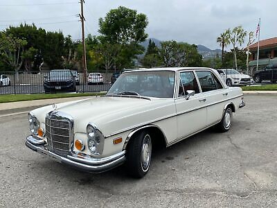 Mercedes-Benz-200-Series-Berline-1973-White-Red-2849-3