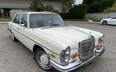 Mercedes-Benz 200-Series  year1}