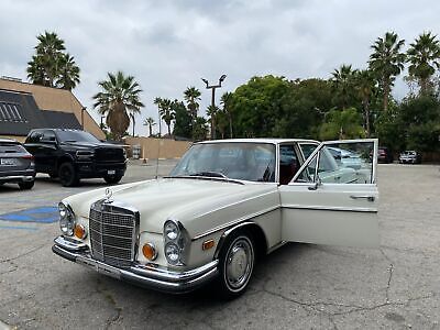 Mercedes-Benz-200-Series-Berline-1973-White-Red-2849-4