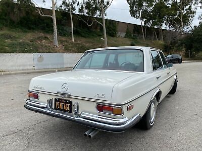 Mercedes-Benz-200-Series-Berline-1973-White-Red-2849-8