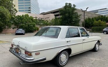 Mercedes-Benz-200-Series-Berline-1973-White-Red-2849-9