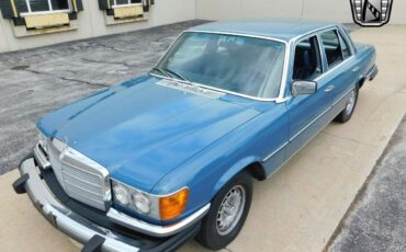 Mercedes-Benz-200-Series-Berline-1978-Blue-Blue-277729-3