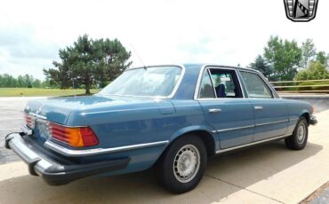 Mercedes-Benz-200-Series-Berline-1978-Blue-Blue-277729-6