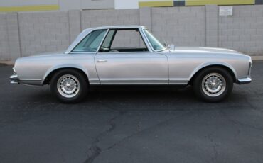 Mercedes-Benz-200-Series-Cabriolet-1967-Silver-Blue-112913-1