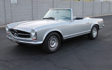 Mercedes-Benz-200-Series-Cabriolet-1967-Silver-Blue-112913-10