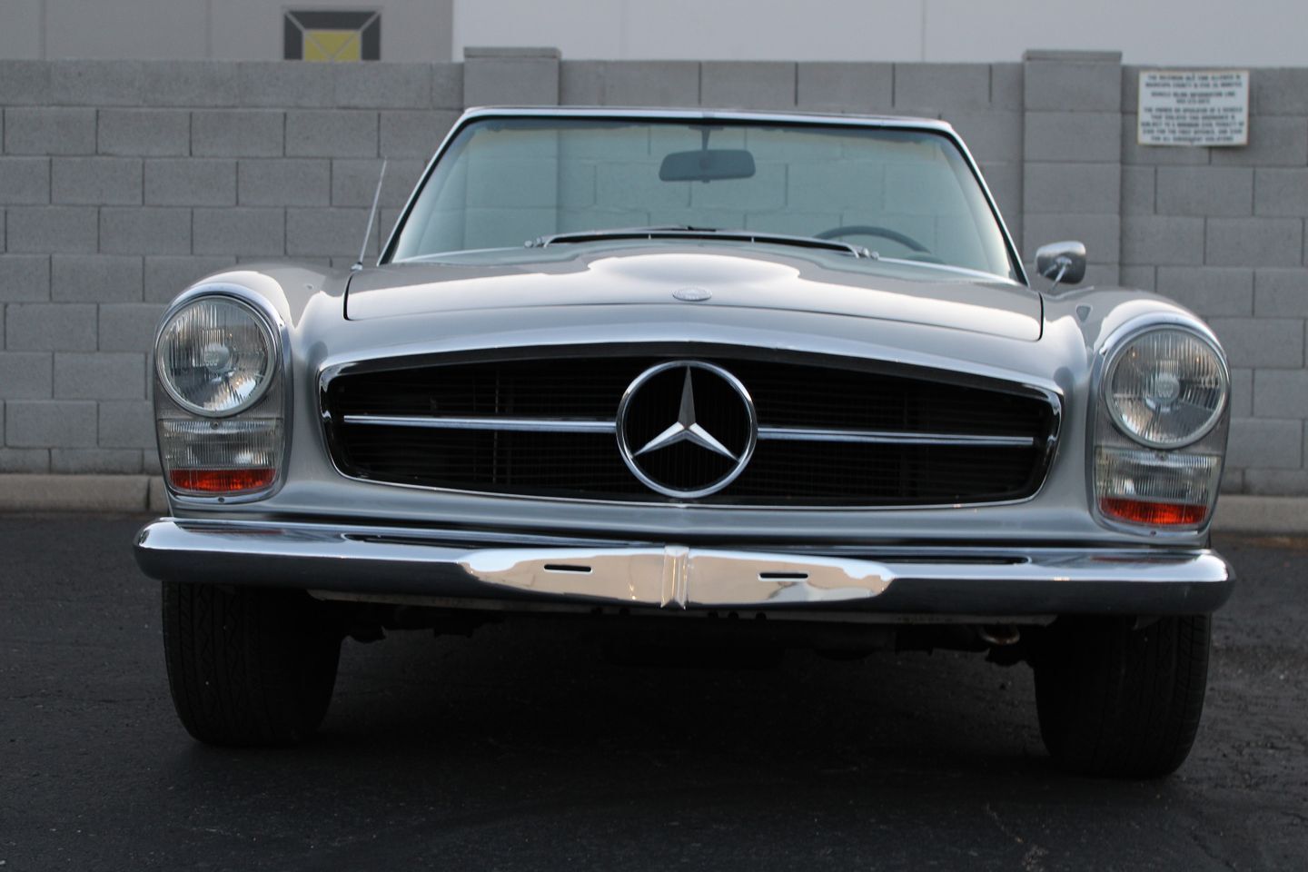 Mercedes-Benz-200-Series-Cabriolet-1967-Silver-Blue-112913-16