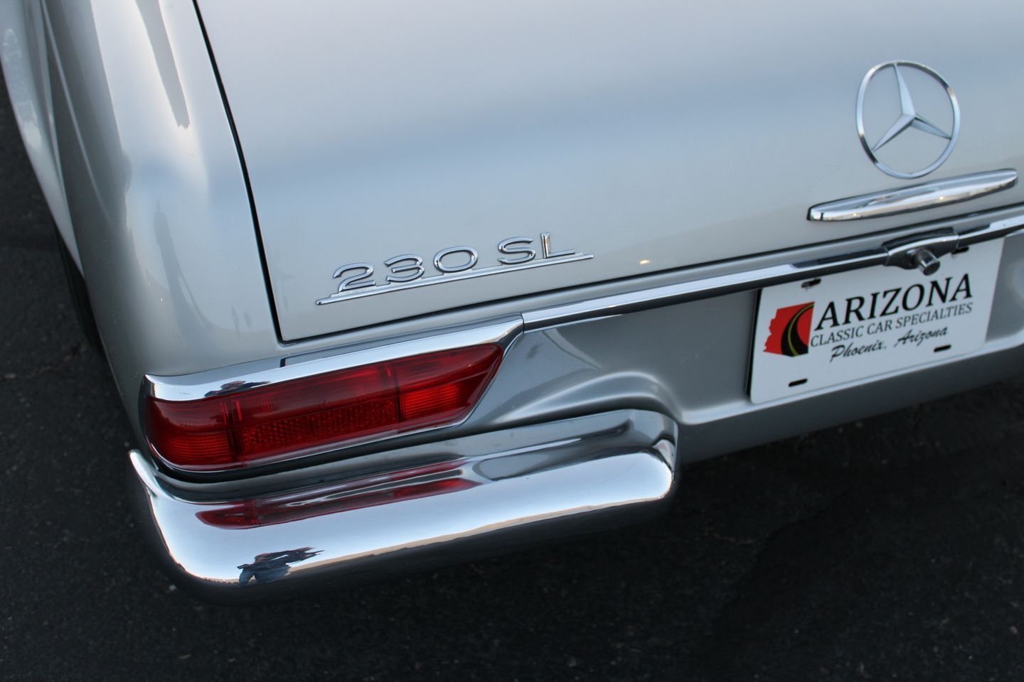 Mercedes-Benz-200-Series-Cabriolet-1967-Silver-Blue-112913-23