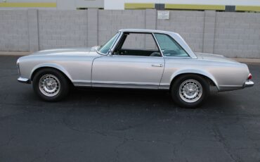 Mercedes-Benz-200-Series-Cabriolet-1967-Silver-Blue-112913-3