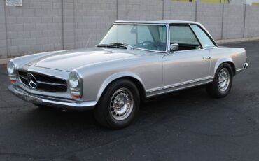 Mercedes-Benz-200-Series-Cabriolet-1967-Silver-Blue-112913-4