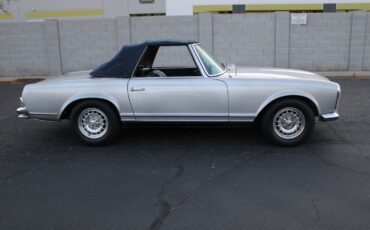 Mercedes-Benz-200-Series-Cabriolet-1967-Silver-Blue-112913-6