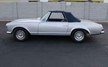 Mercedes-Benz-200-Series-Cabriolet-1967-Silver-Blue-112913-8