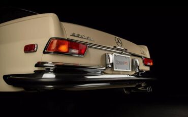 Mercedes-Benz-200-Series-Cabriolet-1971-144157-13