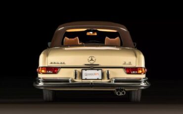 Mercedes-Benz-200-Series-Cabriolet-1971-144157-3